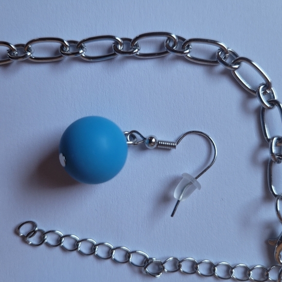 Necklace w/ earrings - Picture 5 of 5